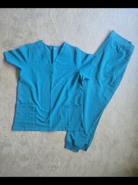 Mandala Scrub Set in Teal - L Top, L Petite Pant